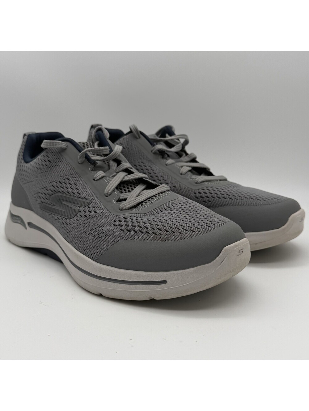 Skechers GO WALK Arch Fit Idyllic Mens 9.5 Extra Wide Gray Navy Walking Shoes